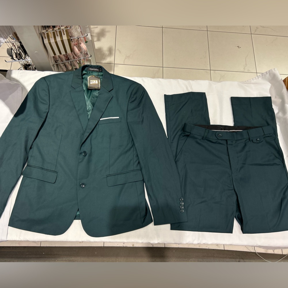 Ween Charm Green 3 Piece Suit Set. 🤑